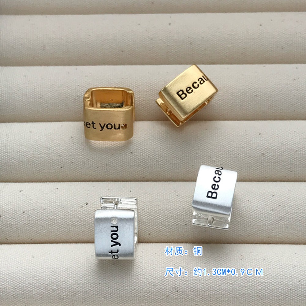 日韩简约百搭方形宽面英文字母双面耳扣耳环简约个性百搭耳饰