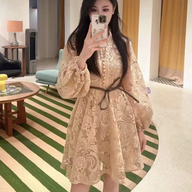 2025澳洲小众轻奢蕾丝花边镂空长袖立领连衣裙收腰系带短裙