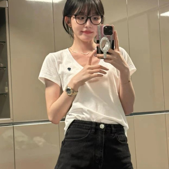 老渠！上身太絕了~V领鸡心领~正肩合身版~女款纯色棉质T恤tee4色