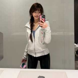 白灰色修身卫衣外套女秋冬季连帽正肩卫衣加绒韩系穿搭掐收腰上衣