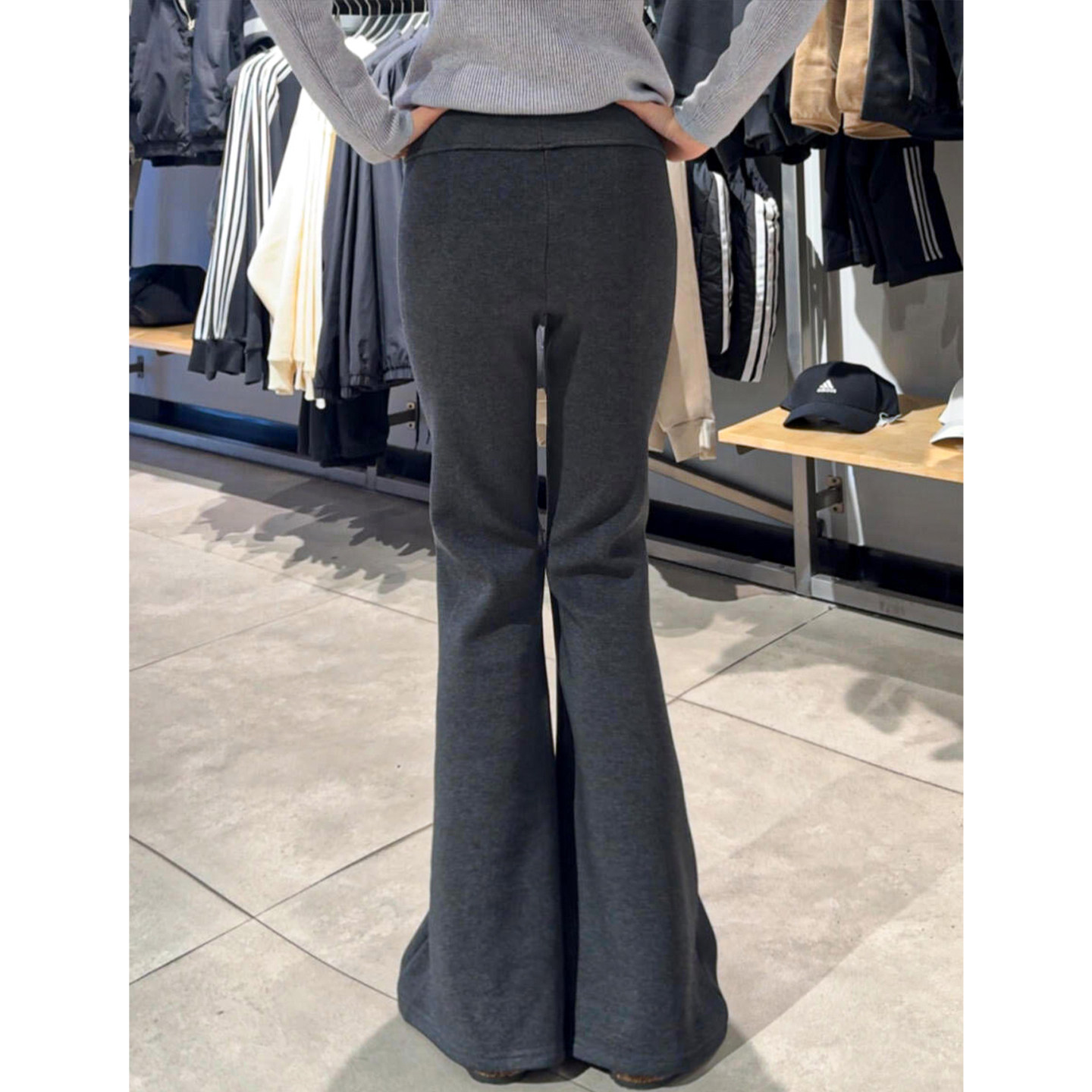 深灰色加绒微喇裤运动卫裤女冬季新款低腰显瘦瑜伽垂感休闲喇叭裤