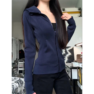 藏青色韩系穿搭外套女春秋连帽卫衣正肩收腰修身短款开衫运动上衣