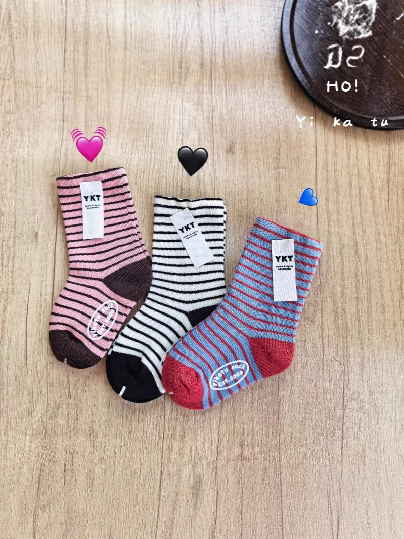 伊卡兔正品儿童袜秋冬新款三色细条纹mix系无骨中性四季棉袜8159