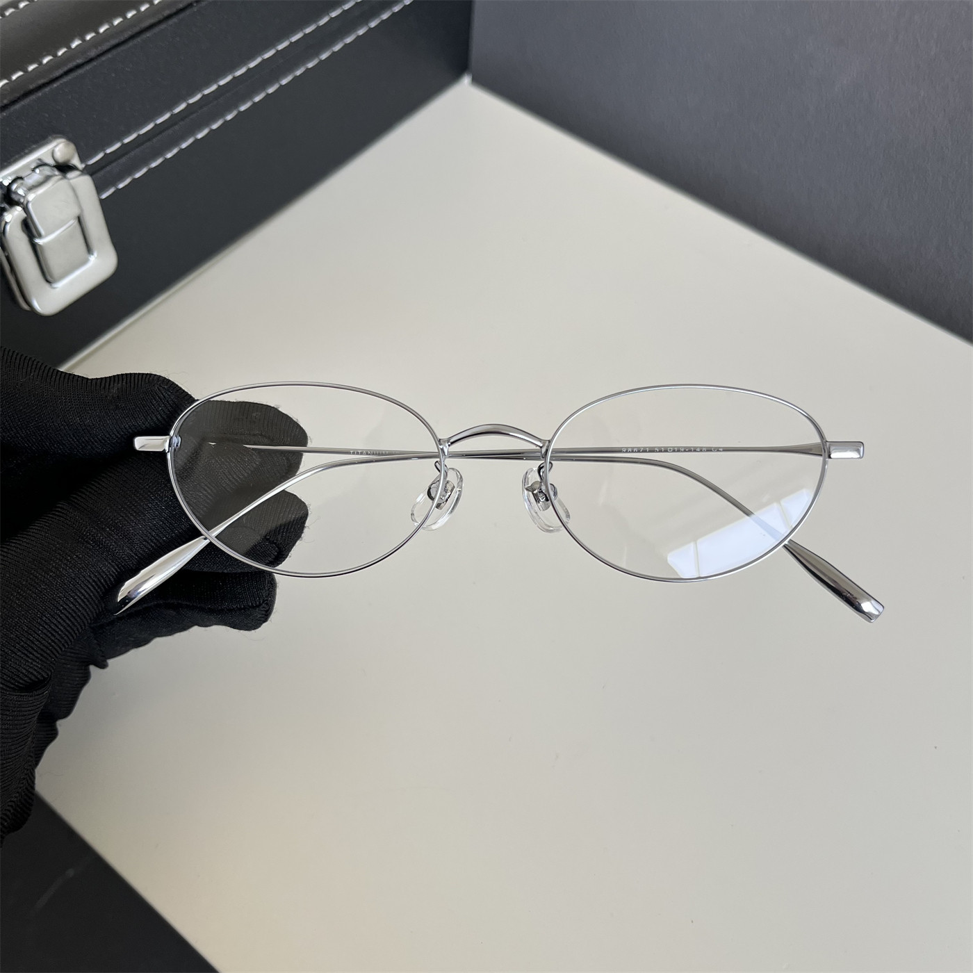 9克51超轻小椭圆钛金属猫眼知性文艺女眼镜框架可配近视带鼻托潮