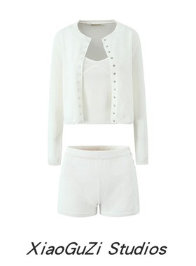 小谷姿秋款白色甜美气质前排口长袖开衫休闲弹力吊带包臀短裤套装