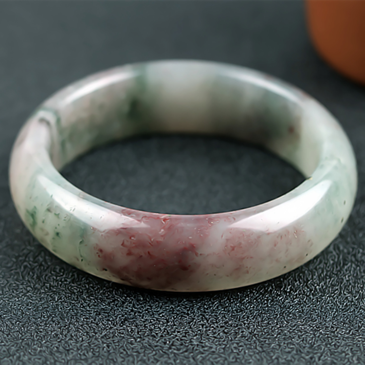 桂林鸡血玉手镯冰种三彩红色粉色贵妃料55圈口正品天然玉石镯子女