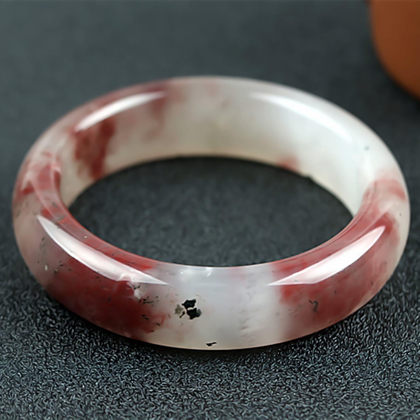 桂林鸡血玉手镯冰种白底红贵妃料