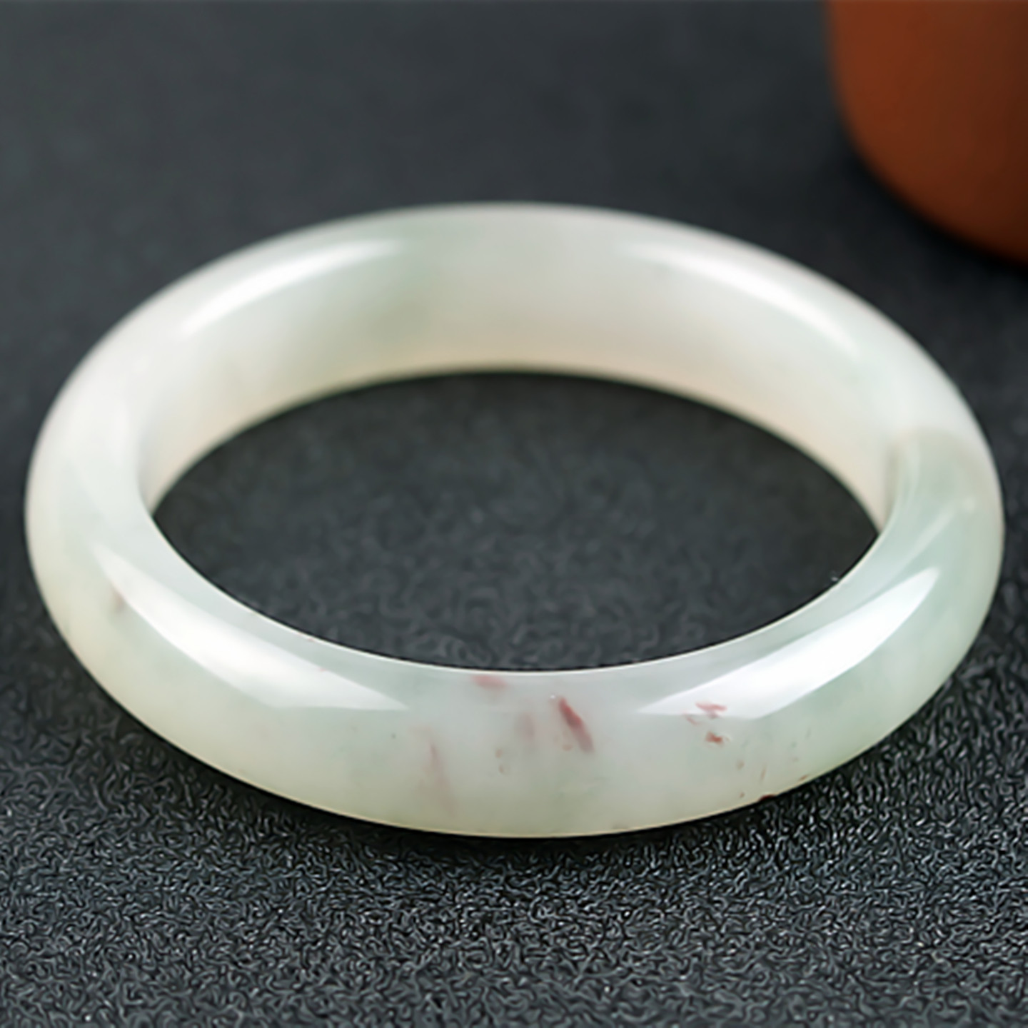 桂林鸡血玉手镯冰种三彩绿色贵妃料54圈口正品广西天然玉石镯子女