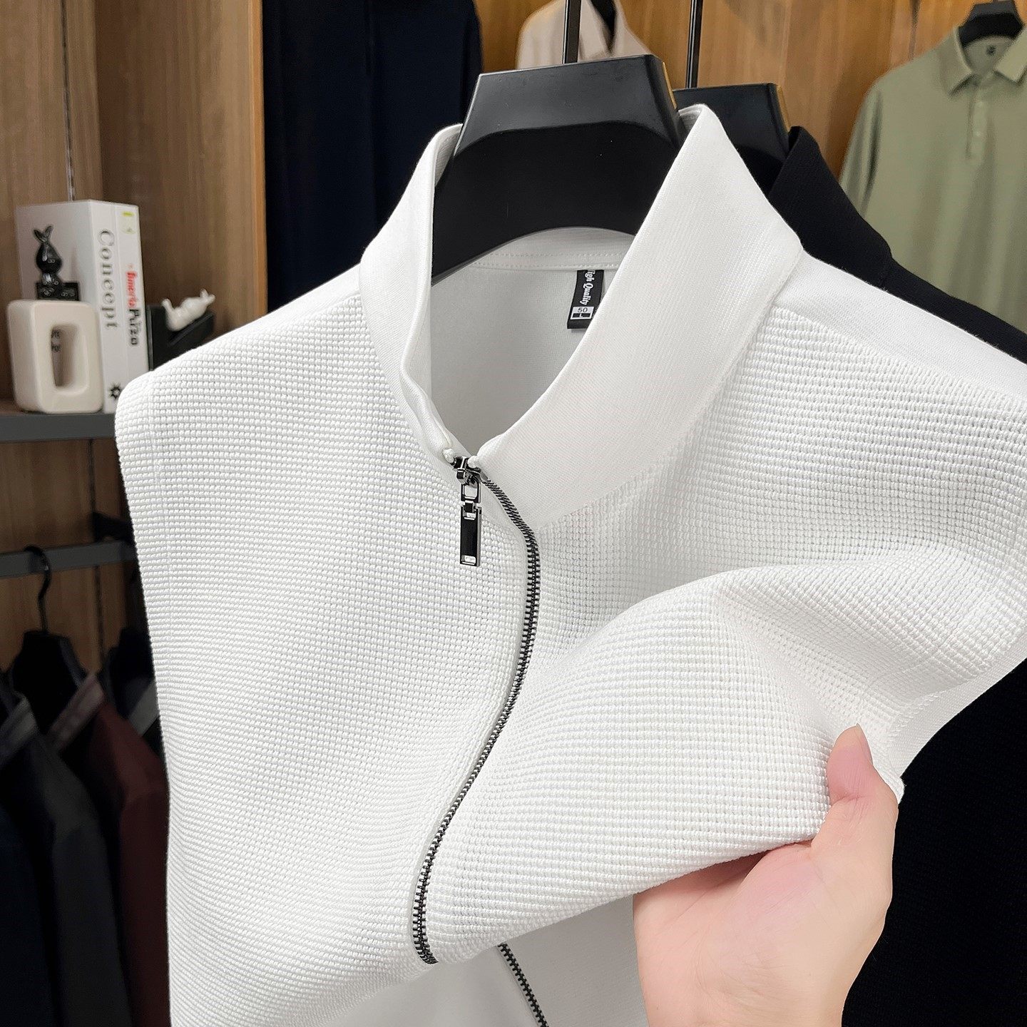 秋季2025新款男士户外休闲马甲白色马夹口袋短款时尚坎肩无袖外套