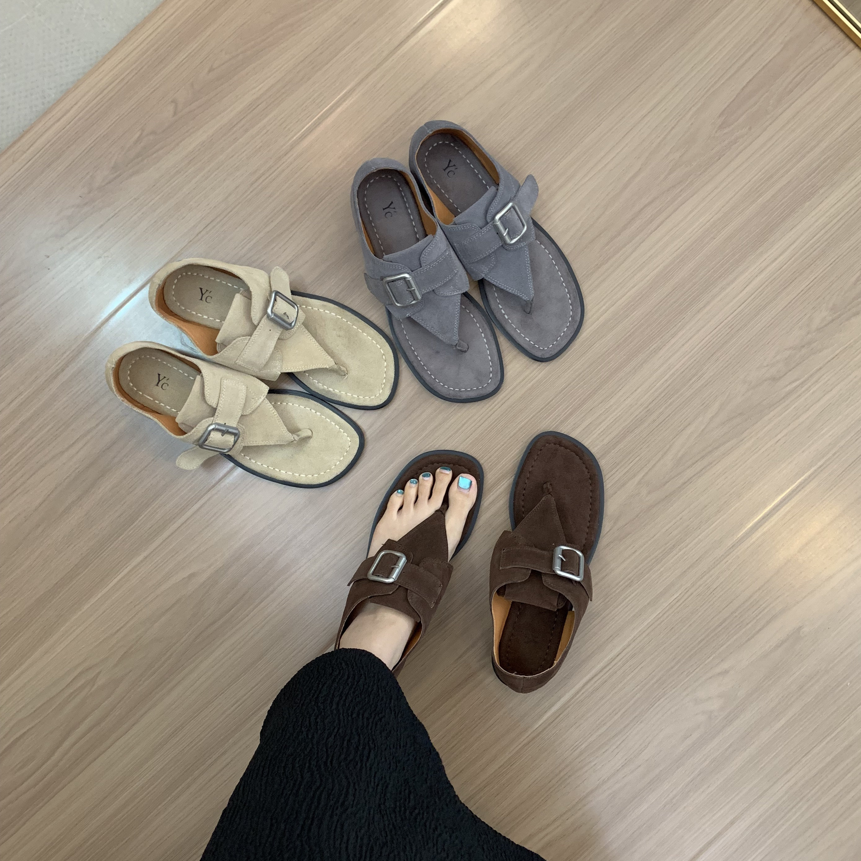 YC设计师皮带扣人字拖女2025夏磨砂牛皮方头廓形凉鞋夹趾平底拖鞋