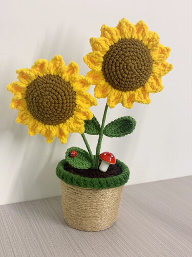 毛线钩织向日葵勿忘我盆栽成品