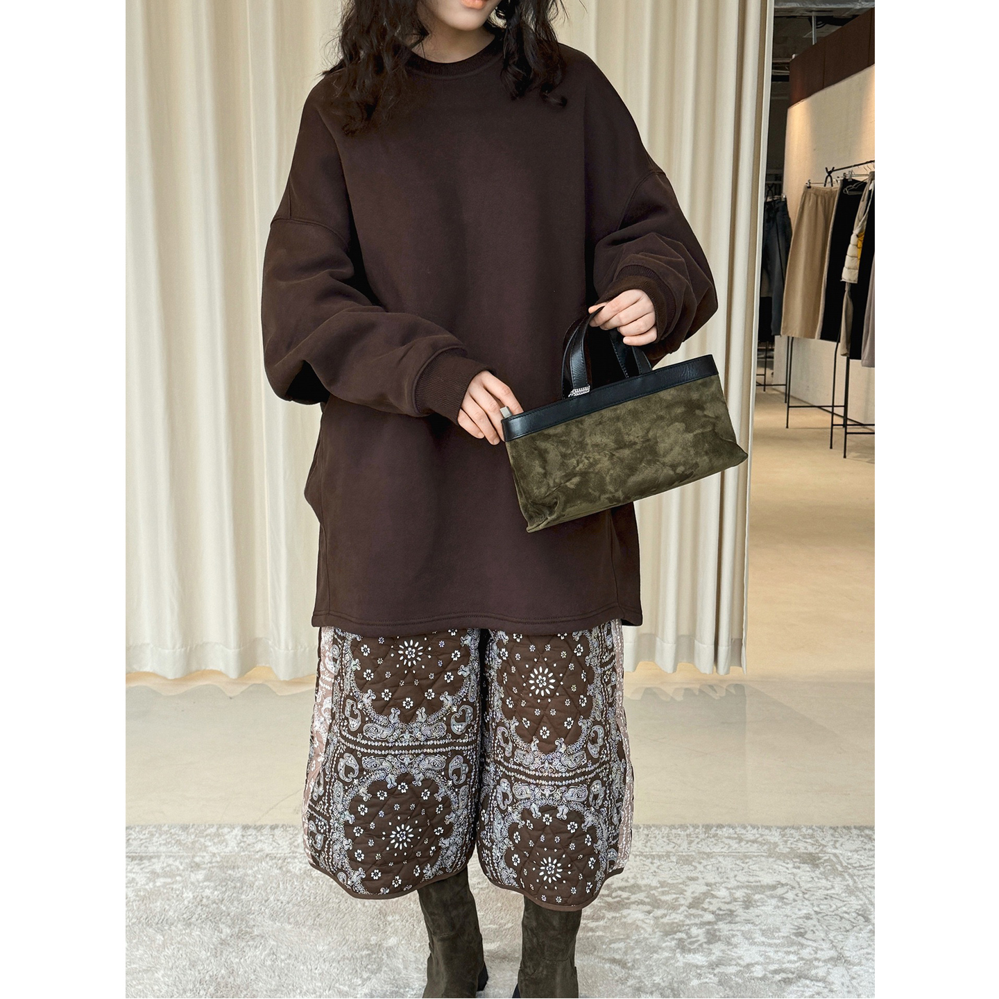 圆领落肩加绒卫衣宽松