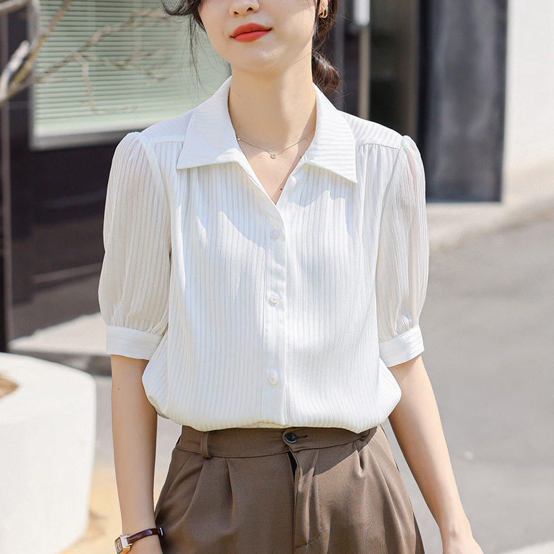 白领哥弟新2023年夏季翻领洋气正肩竖条纹雪纺短袖衬衫女中袖上衣属于什么档次？