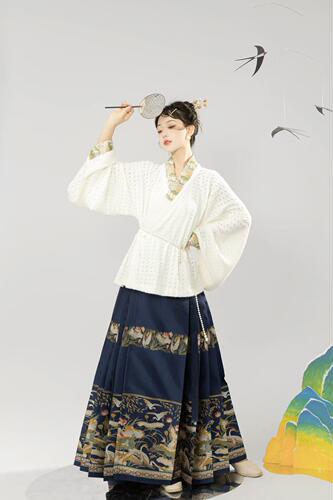 2026年夏小个子明制贵女织金汉服棉麻桑蚕丝交领右衽短袍