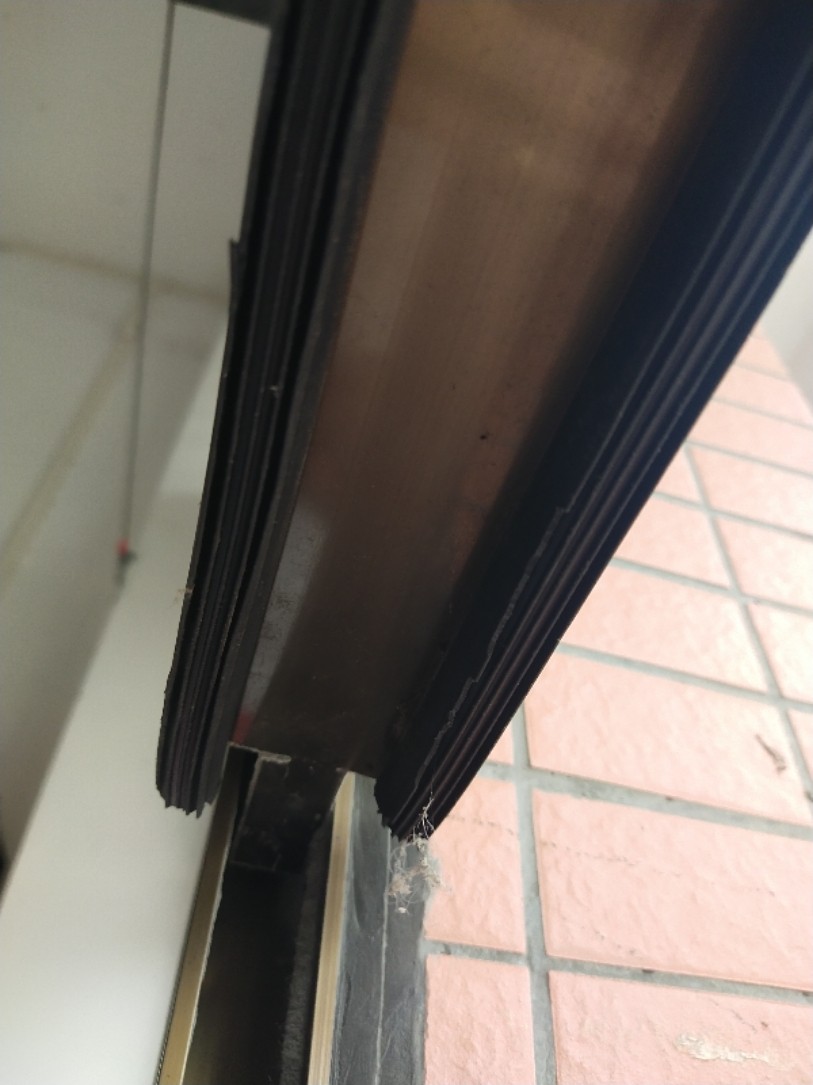 卷帘门底部密封条卷闸门门缝条防尘防风防老鼠卷帘门密封条防水条,基础建材,门底密封条,淘宝优惠券,粉丝福利购,淘宝优惠卷