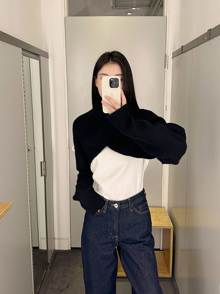 极简cos风标准版型短款披肩结构长袖假领黑色23秋新通勤女针织衫