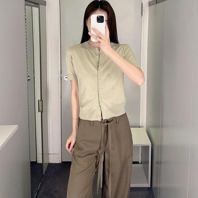极简通勤风女装短款开衫