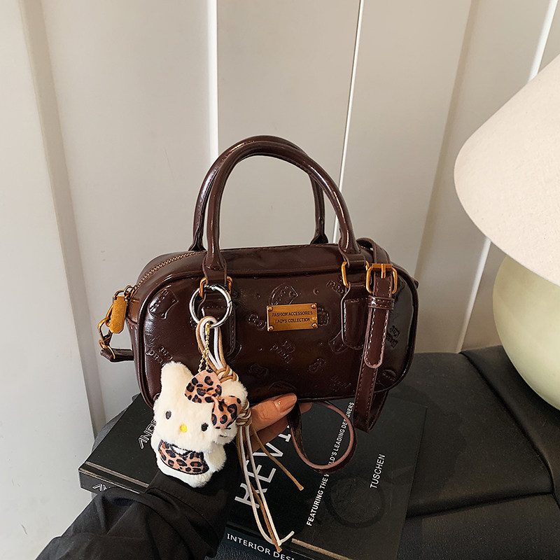 红色压花小包包女2026新款高级感小众百搭斜挎包超火手提保龄球包