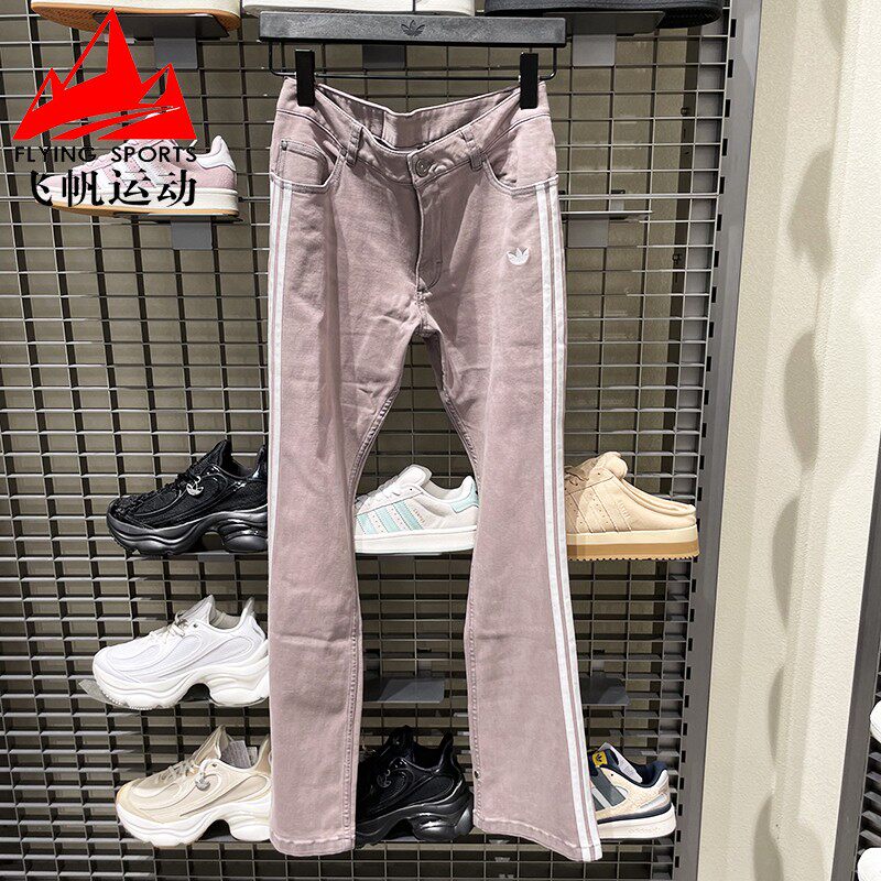 阿迪达斯三叶草女装2025冬季三条纹修身喇叭休闲运动牛仔裤KE9803