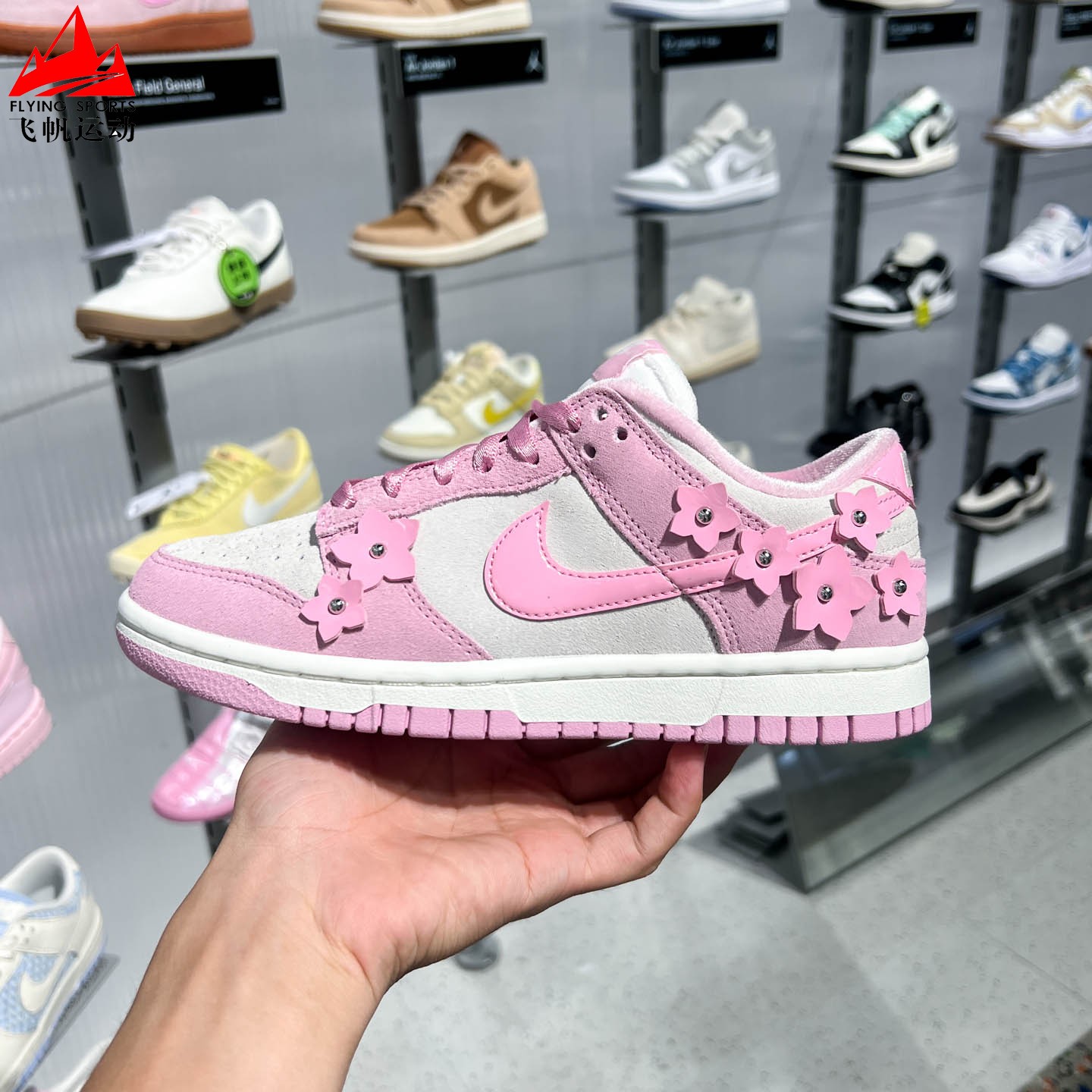 耐克女子2026秋款DUNK LOW粉白低帮立体小花朵休闲板鞋IV4726-600
