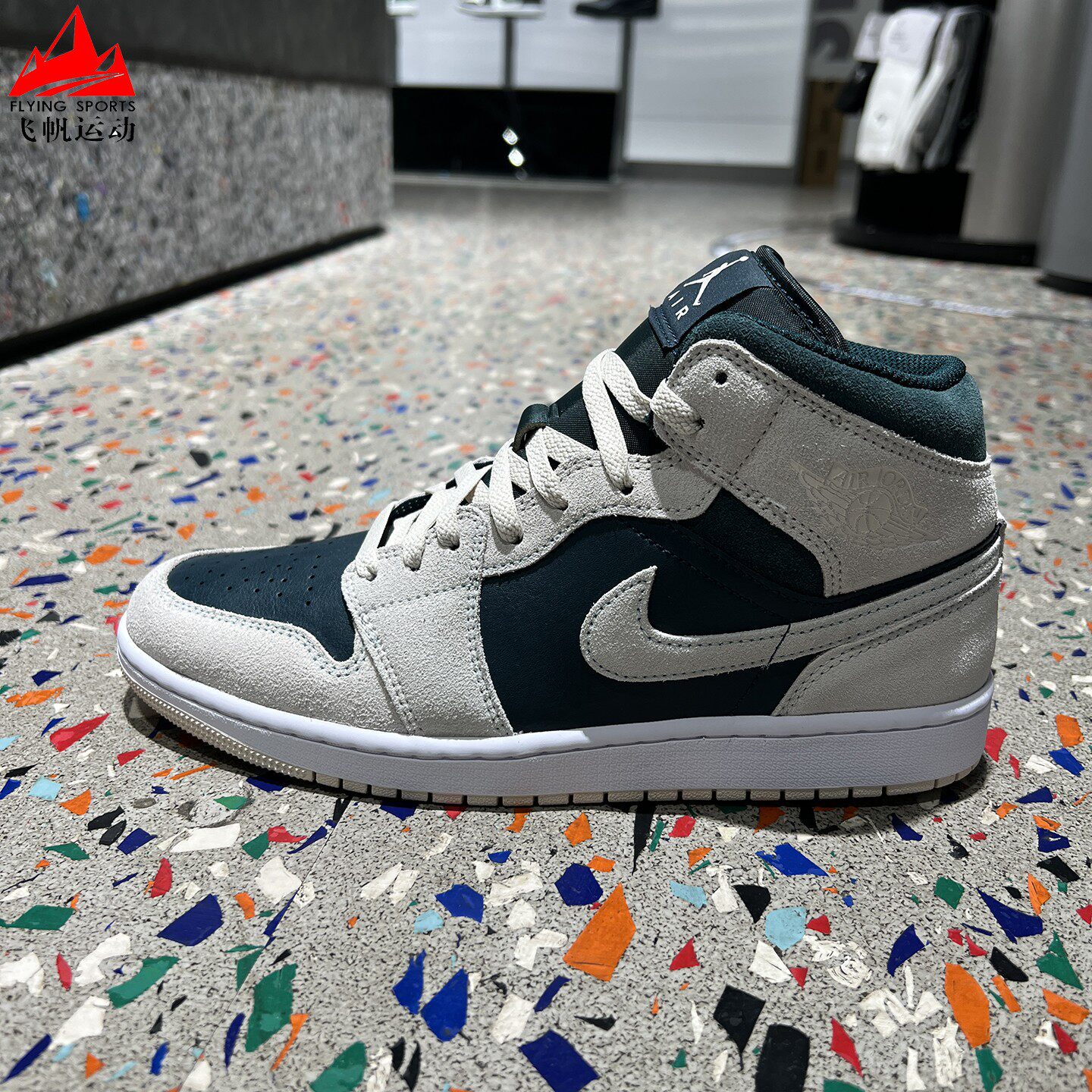 耐克男鞋2026冬AIR JORDAN 1 MID高帮撞色拼接休闲板鞋DQ8426-110