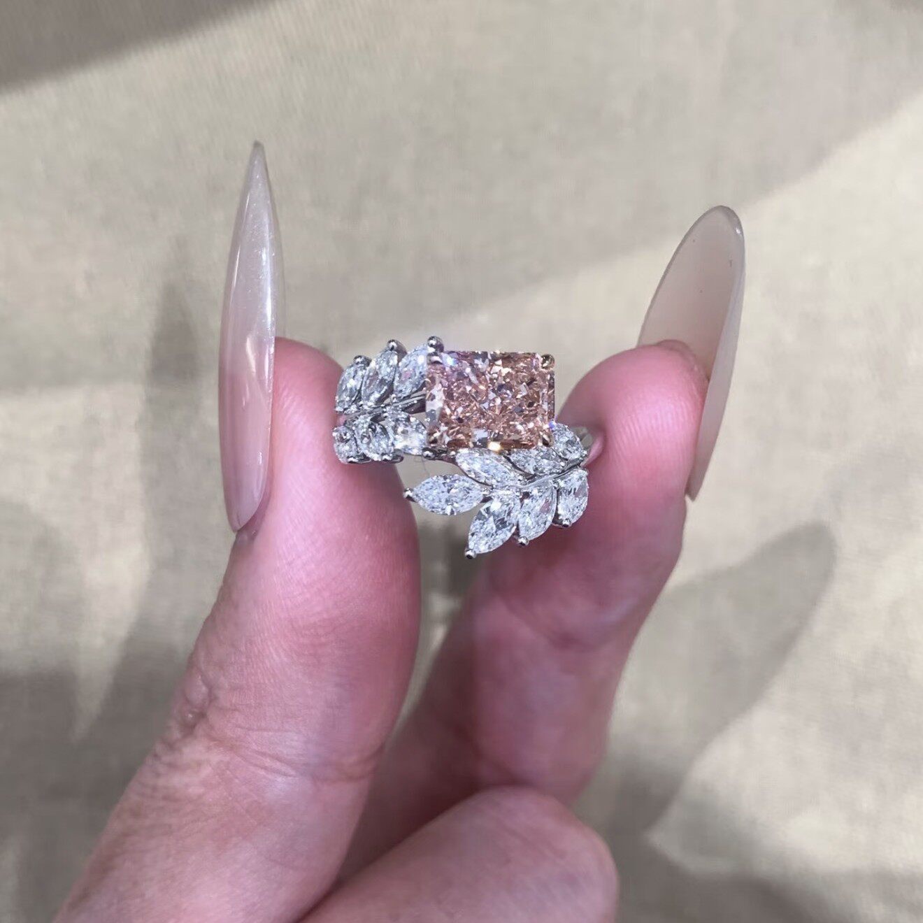 新款粉钻方糖麦穗叶戒指女轻奢小众高级感满钻指环开口可调节设计