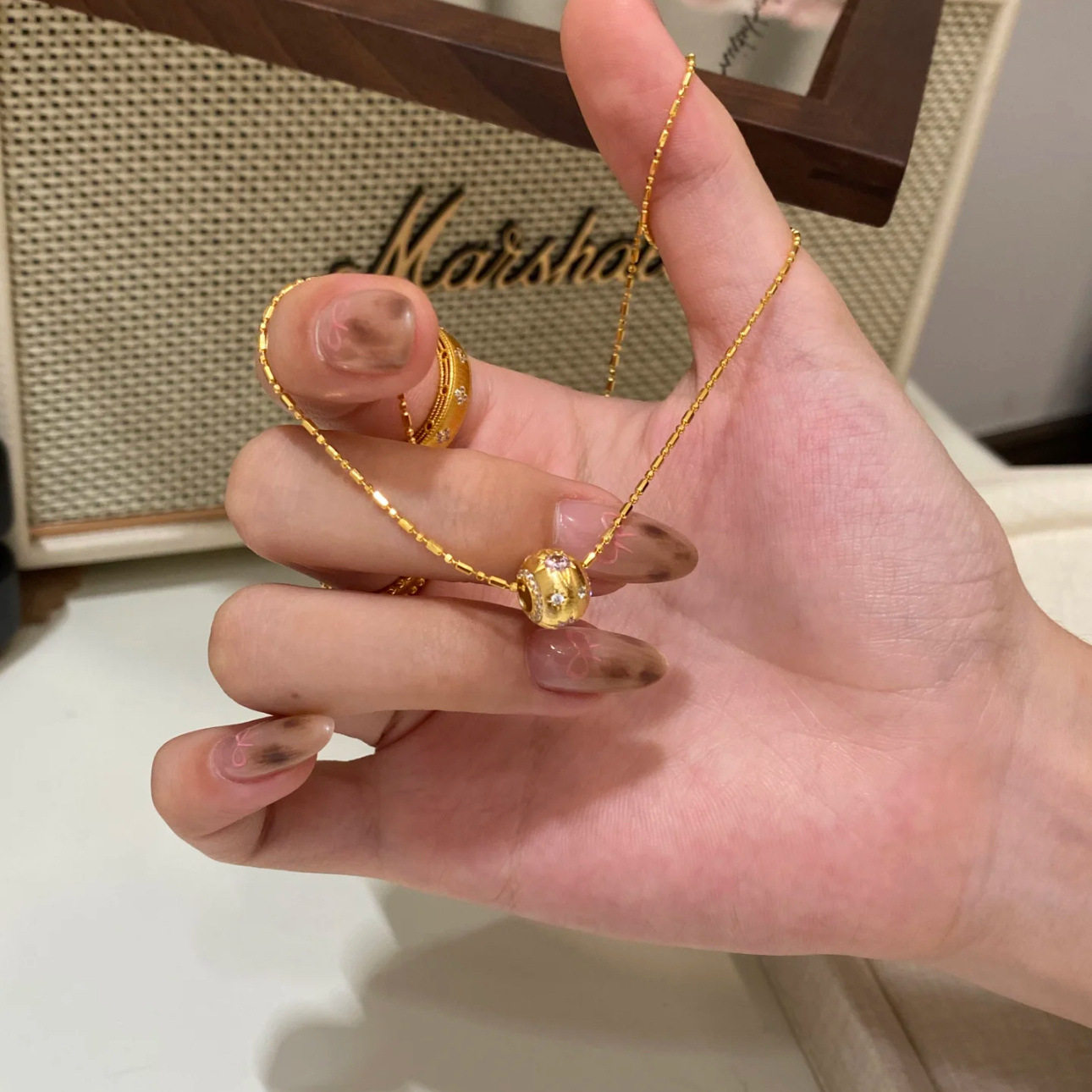 新款星芒小金球路路通项链女时尚气质轻奢小众设计感锁骨链可调节