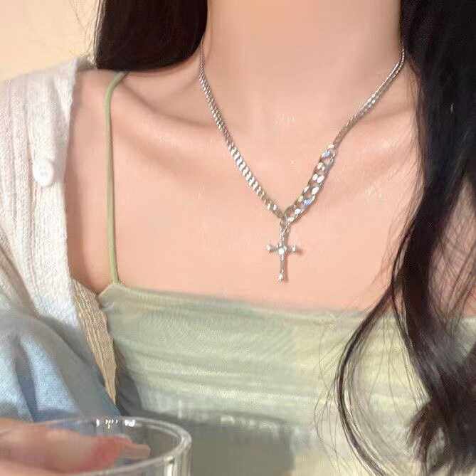 十字架锆石轻奢项链女秋冬嘻哈潮酷ins配饰简约高街百搭卫衣链