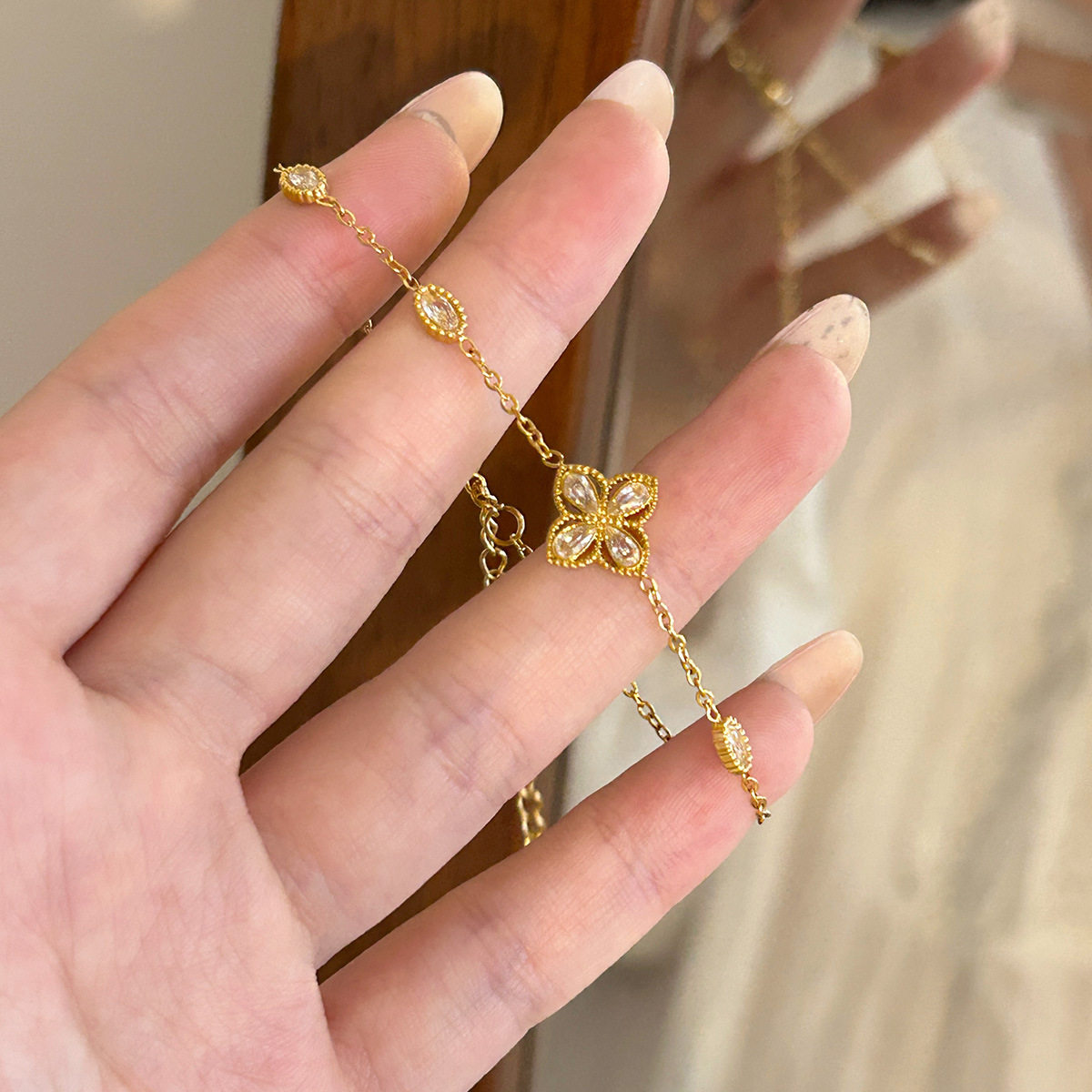 钛钢四叶草微镶锆石手链女轻奢高级感小众设计百搭精致不锈钢手饰