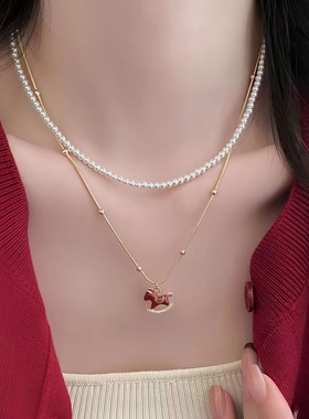 钛钢不掉色电镀本命年红色小马珍珠项链配饰毛衣链轻奢高级感项饰