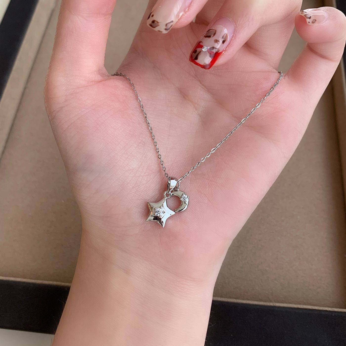 韩系新款星星月亮银色项链女简约日常百搭个性小众设计感锁骨链