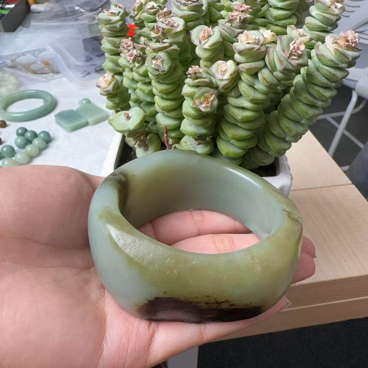 新疆和田玉秋梨皮带洒金皮籽料手镯浅色沙枣青籽镯随形手镯秋梨皮