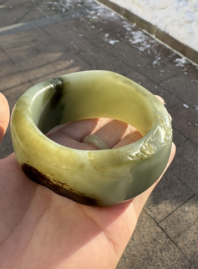 新疆和田玉秋梨皮籽料手镯油润细腻梅花雕刻手镯老余定制