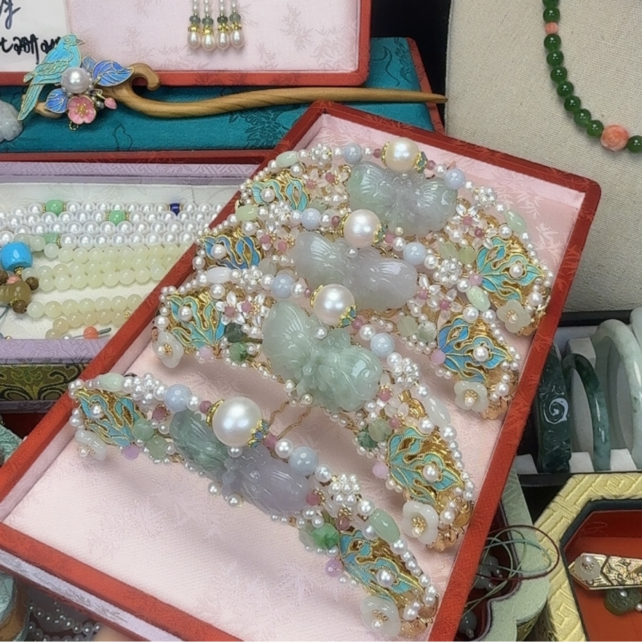 夙语轩鹦鹉毛点翠翡翠春彩淡水珍珠发冠