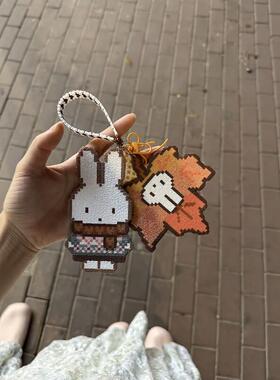 惆怅的枫叶~拼豆像素风亚