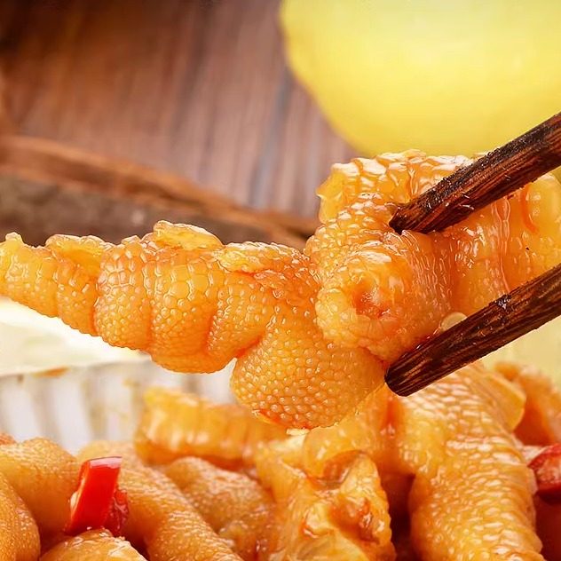 小楠瓜蒜蓉香辣无骨鸡脚爪盒装网红脱骨凤爪休闲零食人气小吃熟食