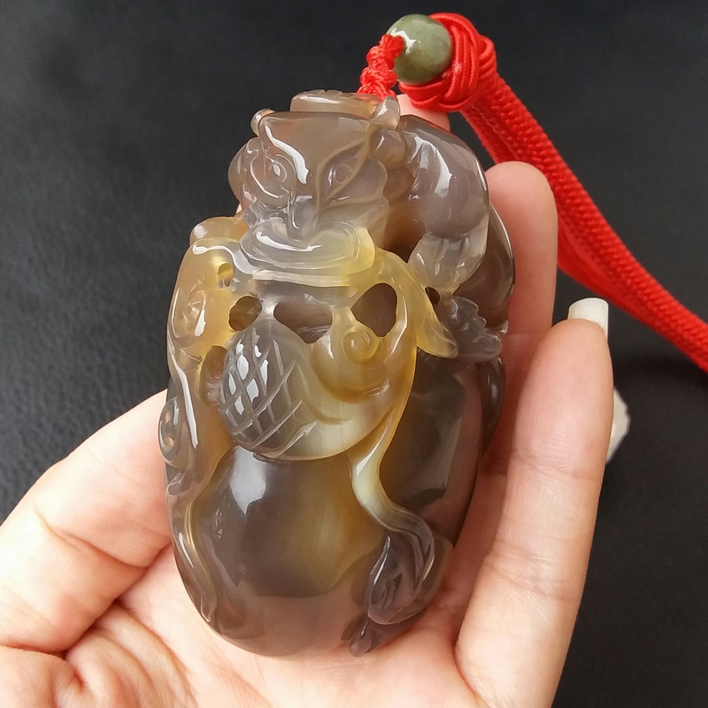 【玛瑙说】巴西纯天然原色无烧灰玛瑙貔貅手把件/把玩件男款原矿