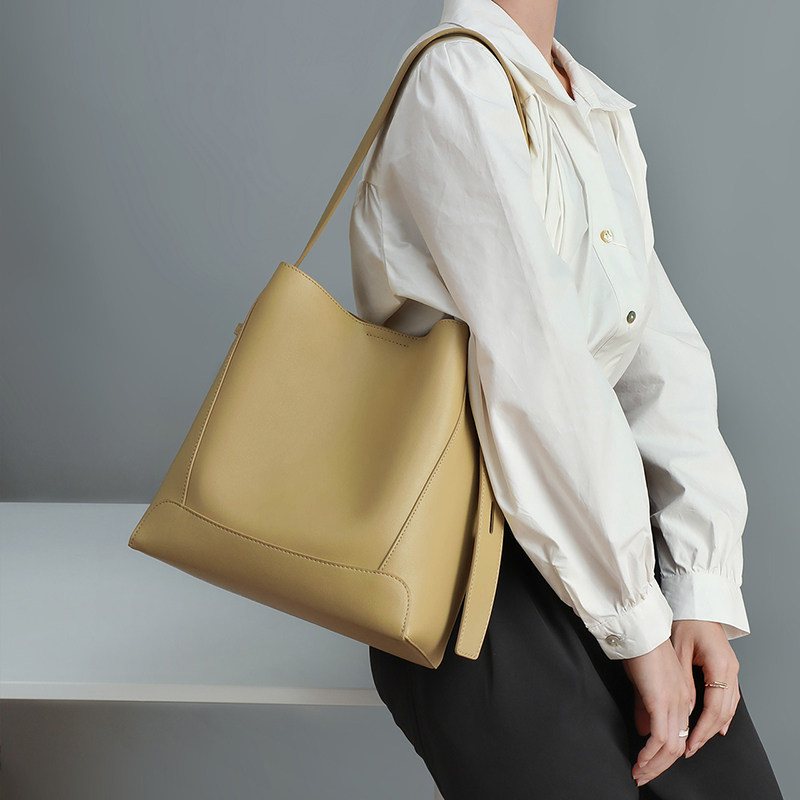 头层牛皮单肩斜挎包女士软真皮手提水桶包大容量时尚百搭2026新款