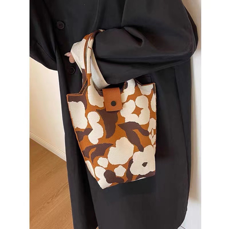 ins上班手拎包手提包针织包时尚2024新款小众设计复古韩版水桶包