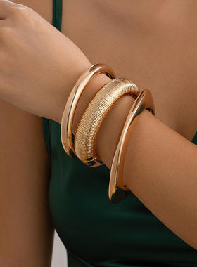 欧美跨境夸张金属质感弹簧光面几何手镯简约未来风手饰品奢华首饰