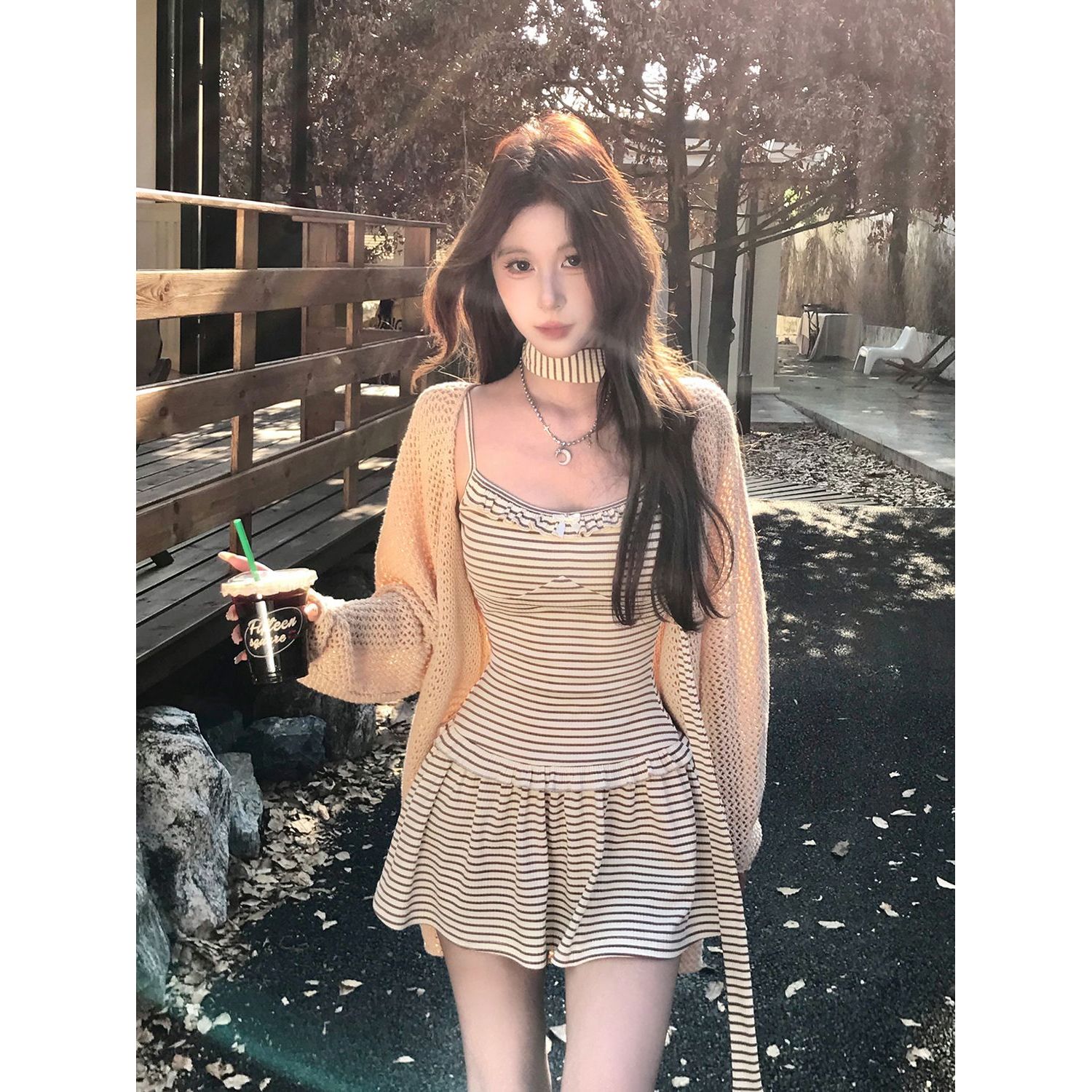 香谢轻语 纯欲性感吊带设计感收腰连衣裙+杏色毛织开衫女秋季新款