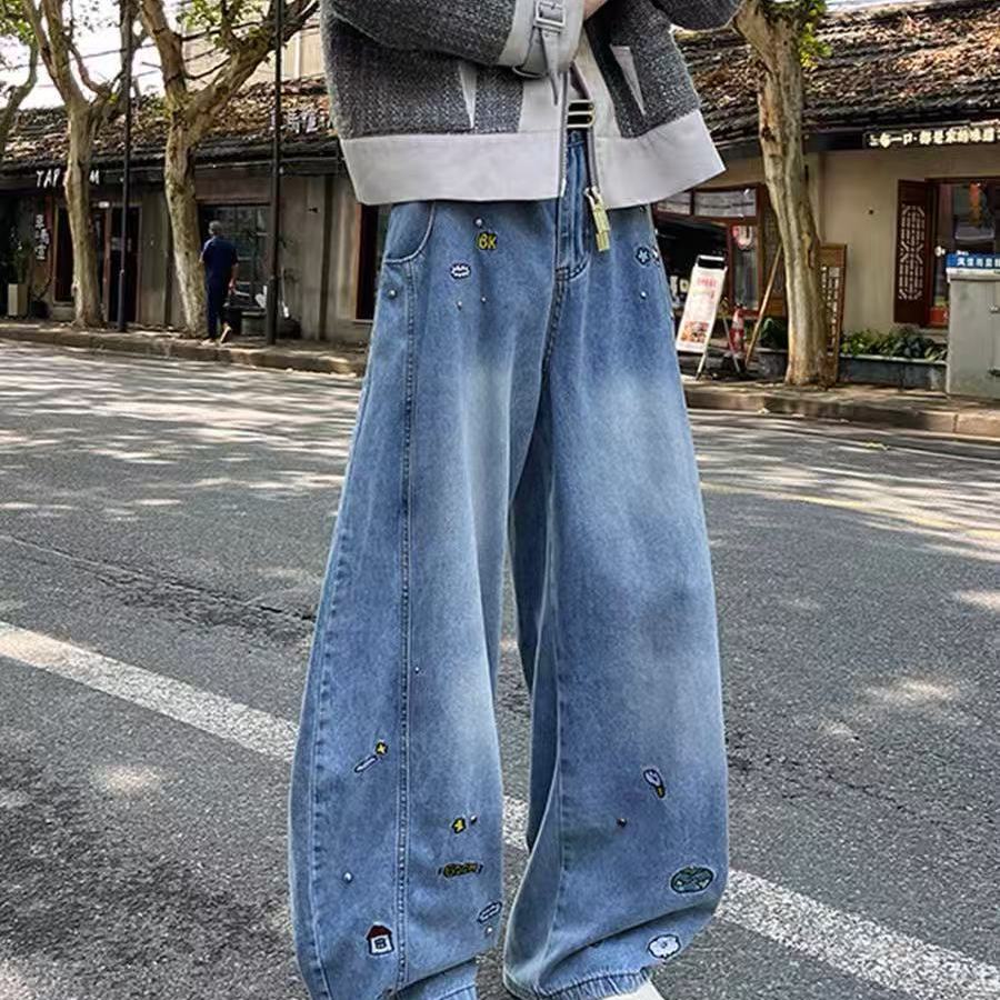 美式复古卡通刺绣牛仔裤男高街潮牌青年宽松百搭阔腿长裤弯刀裤子