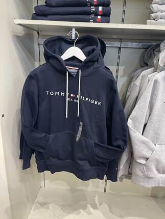 萱萱加拿大代购馆2025年秋季Tommy 男士休闲戴帽加绒卫衣胸前刺绣