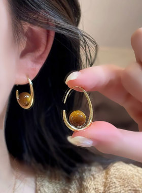 金色水滴虎眼石耳环女2026新款秋冬新款高级感美拉德色防过敏耳饰