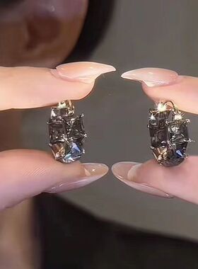 黑色方块锆石耳环女2023年新款气质精致洋气耳圈女时尚百搭耳饰品
