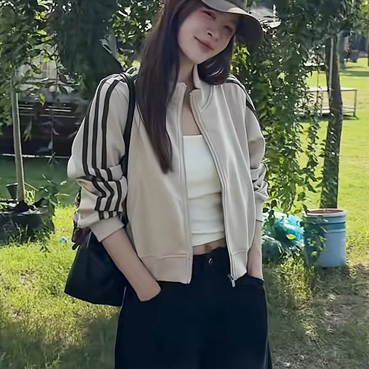 短款立领三条杠棒球服卫衣外套潮图片