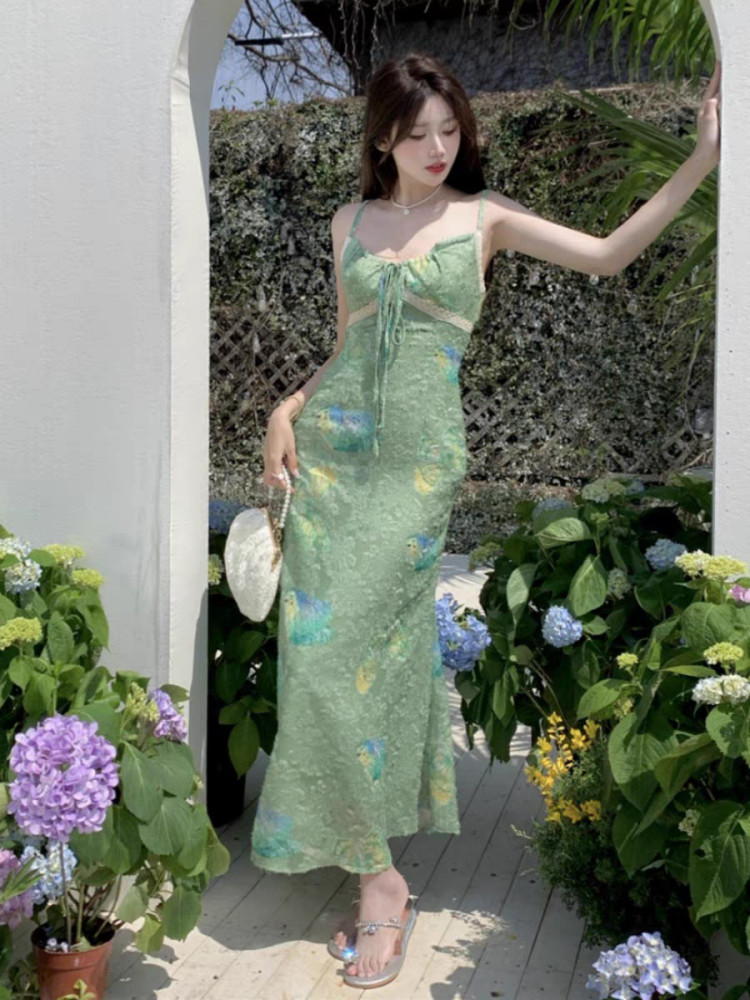 法式复古绿色碎花吊带连衣裙女夏季新款高级感气质收腰显瘦长裙子
