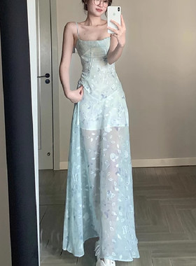 法式绝美蓝色碎花吊带连衣裙子女2025夏季新款海边度假风收腰长裙