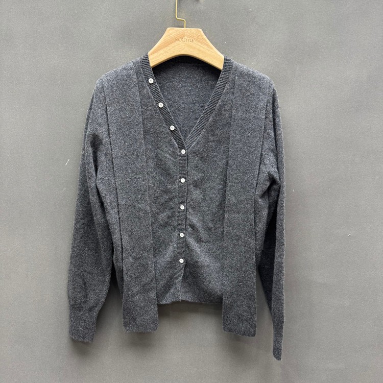 欧洲站冬季V领羊绒针织开衫女款