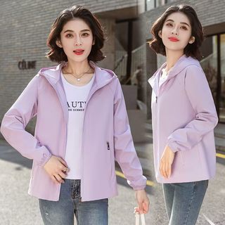 春秋短款外套女时尚洋气连帽宽松休闲冲锋衣大码两层防水防风夹克